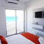 Lazuli Sea View Beachfront Ap 43 Larnaca