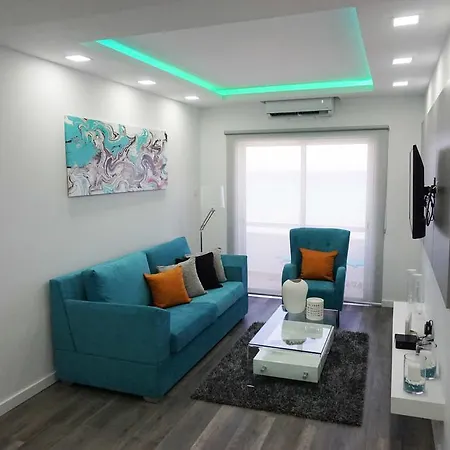 Lazuli Sea View Beachfront Ap 43 דירה