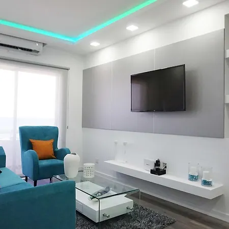 Lazuli Sea View Beachfront Ap 43 Lárnaka