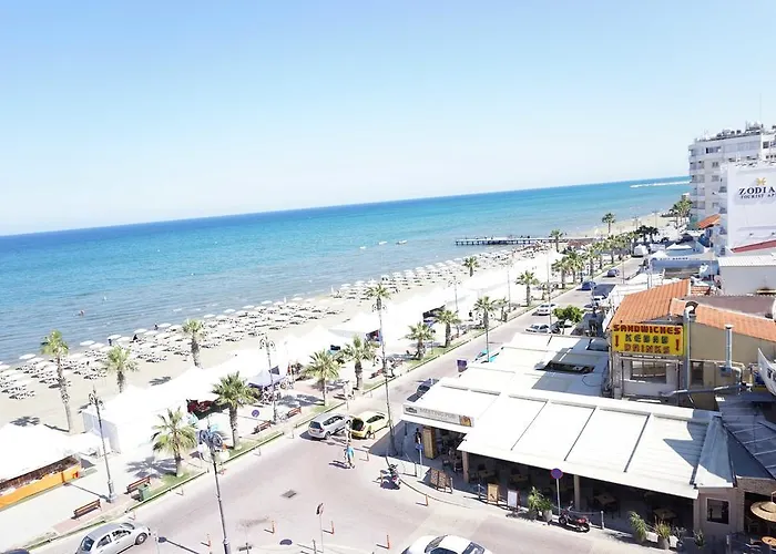 アパート Lazuli Sea View Beachfront Ap 43 ラルナカ