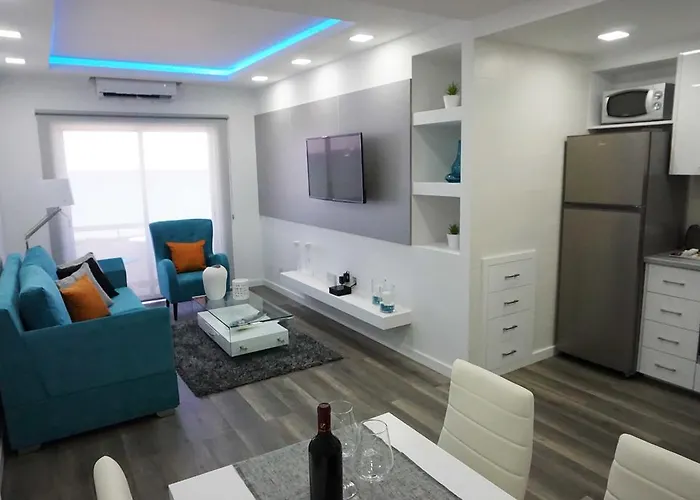 Lazuli Sea View Beachfront Ap 43 ラルナカ