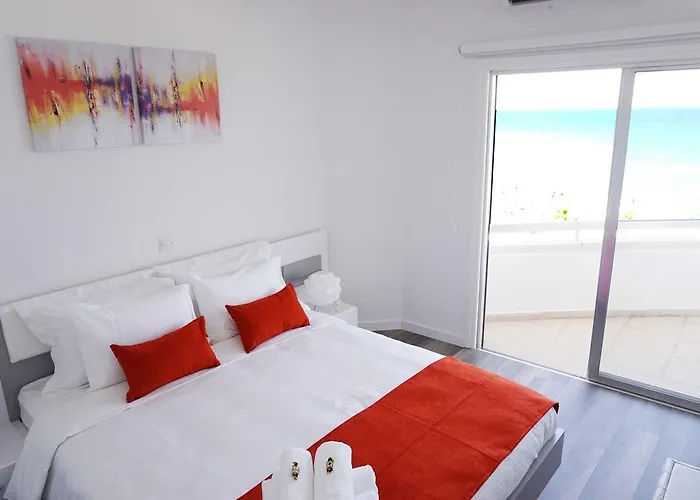 Lazuli Sea View Beachfront Ap 43 アパート ラルナカ