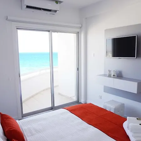 Lazuli Sea View Beachfront Ap 43 Larnaca
